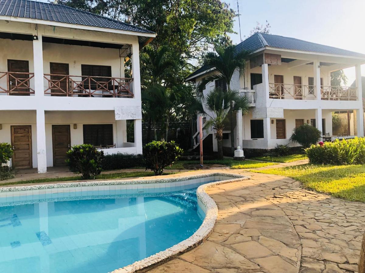Miwa Holiday Resort Diani Beach Extérieur photo